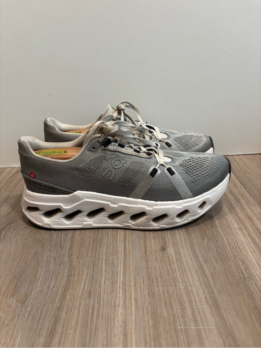 On Cloudeclipse Womens Size 9 Gray White Athletic Running Walking Shoes Sneakers